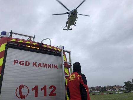 Sodelovanje med gasilci, gorskimi reševalci in helihopterskimi enotami (Avtor fotografije PGD Kamnik)